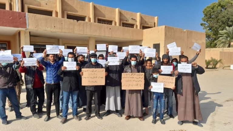 معلمو دير الزور وموظفوها يرفضون قرار قسد بتجنيدهم