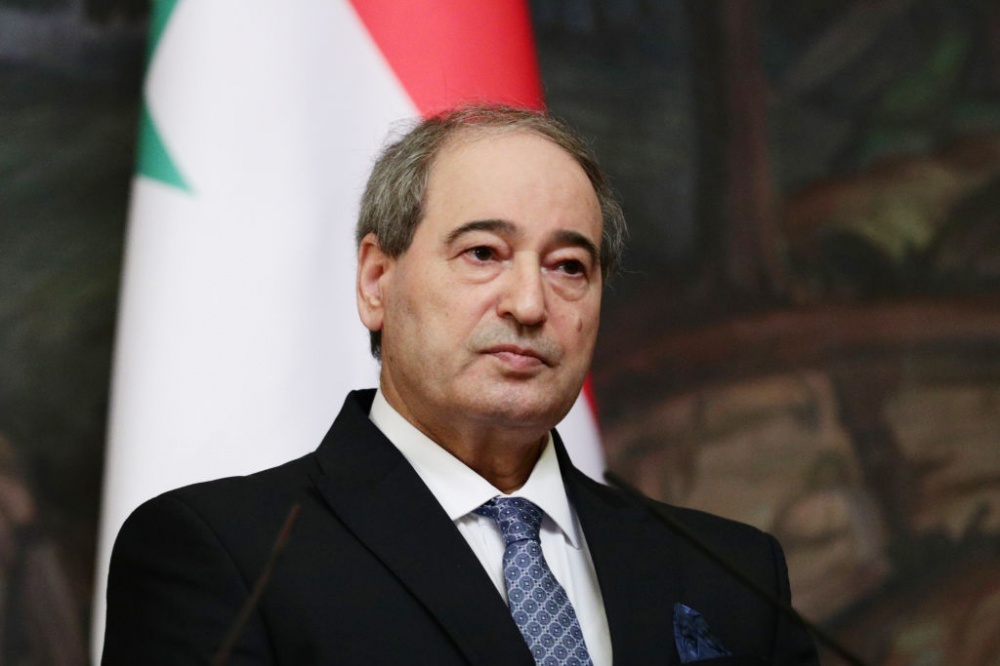 المقداد يطالب أمريكا الانسحاب من سوريا ويلوح بـمقاومة شعبية