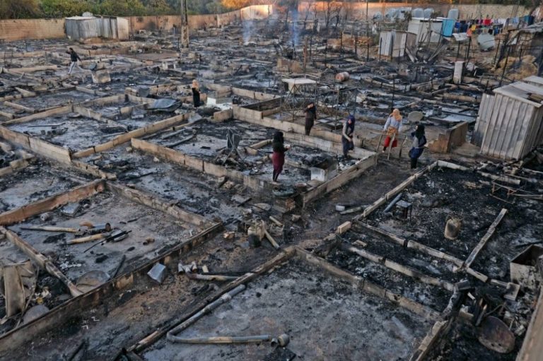 منظمة حقوقية تدين حرق مخيم اللاجئين السوريين في لبنان
