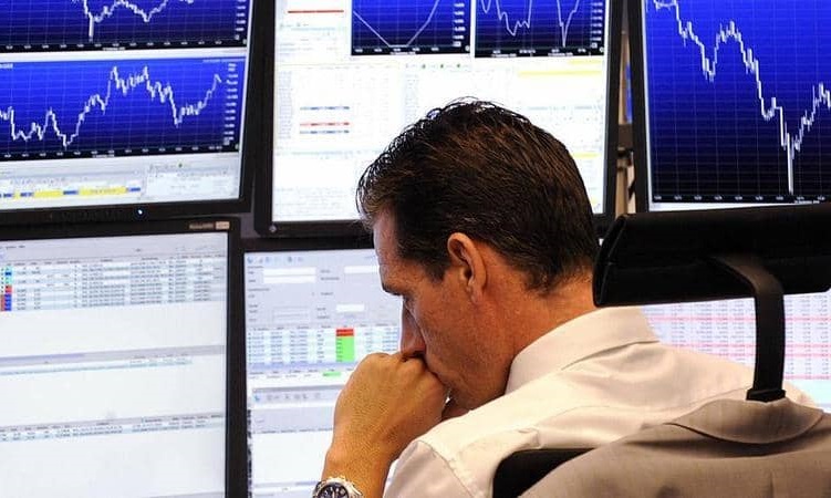 هبوط أسهم أوروبا في التعاملات المبكرة بسبب سلالة جديدة لـكورونا