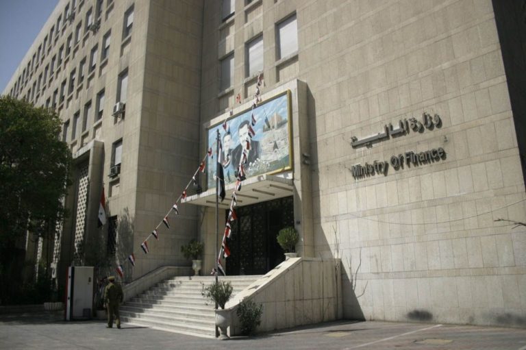 النظام يحجز على أموال الشهباء لصناعة المنتجات البيتونية