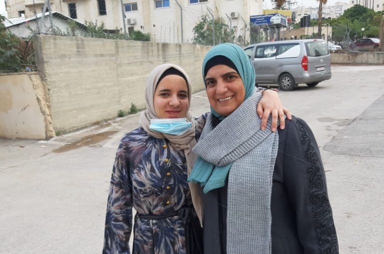 قوات الاحتلال تفرج عن الأسيرة الفلسطينية هدى حسين