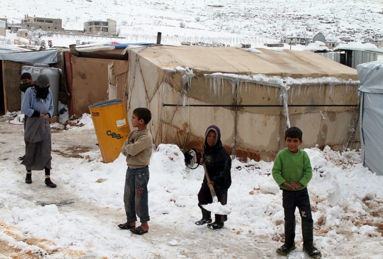 تقرير.. لاجئون تحت الصفر يواجهون شتاء لبنان القارس