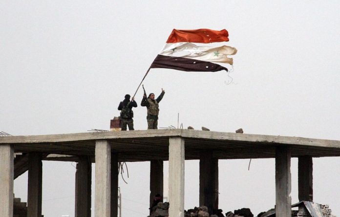 النظام يداهم منازل في اللجاة ويعتقل مدنيين وقياديا في الخامس
