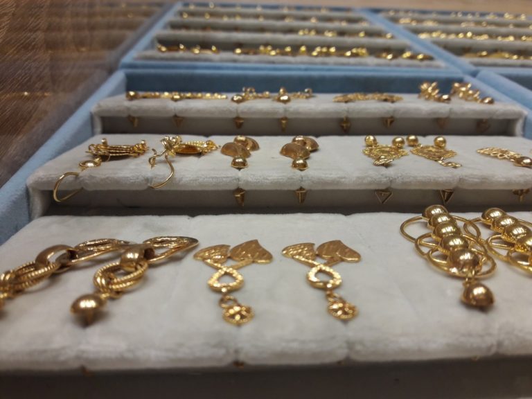 جمعية الصاغة تُبقي على سعر غير واقعي للذهب