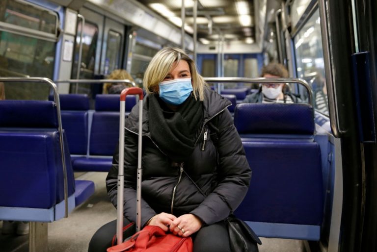 فرنسا.. ارتفاع معدل الإصابات اليومية بالسلالة المتحورة من كورونا