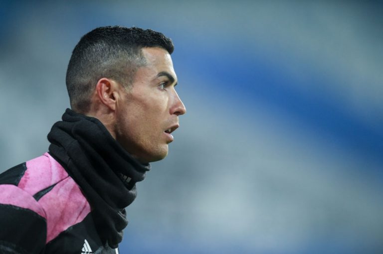 رونالدو يخرق قيود الإغلاق برحلة جبلية في إيطاليا