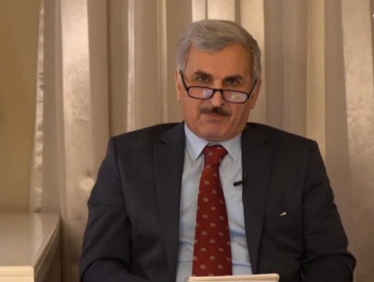 وصفها بـالعبثية.. العميد عوض العلي يستقيل من عضوية اللجنة الدستورية