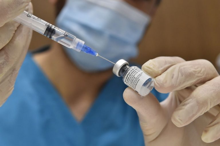 لبنان.. تلقيح نواب يثير جدلا والبنك الدولي يهدد