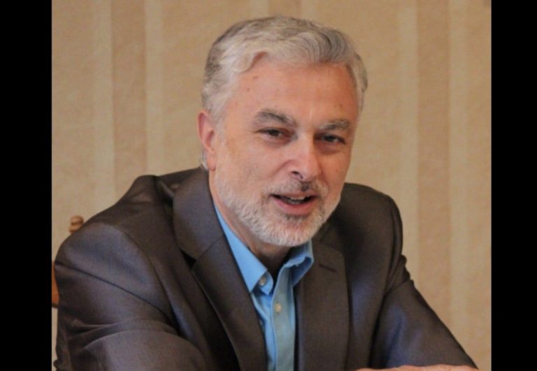 في سجون الأسد.. 4 سنوات على اختفاء الأمريكي الذي داوى جراح السوريين النفسية