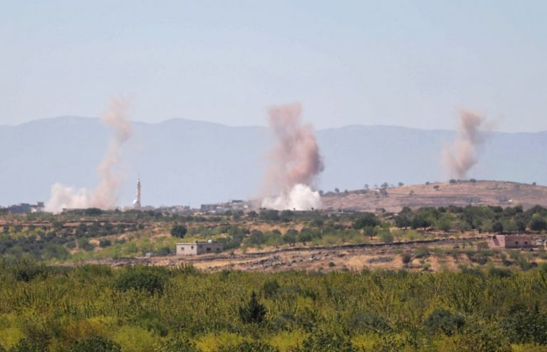 قصف روسي يوقع جرحى في إدلب بعد مزاعم إطلاق صواريخ باتجاه قاعدة حميميم