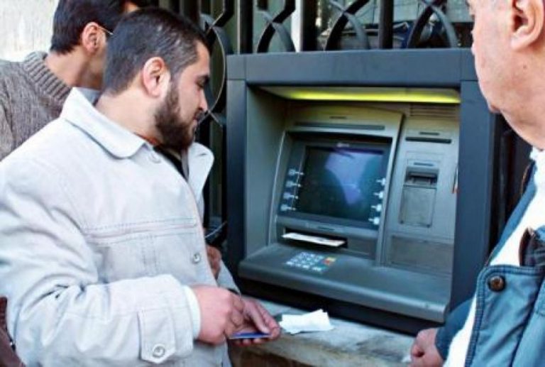 احتفاء بطرح ورقة الـ 5 آلاف في الصرافات الآلية