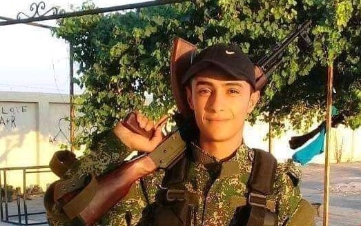 شاركوا في اقتحام مدينتهم الصنمين.. 3 متهمين بجرائم حرب يصلون اليونان (فيديو)