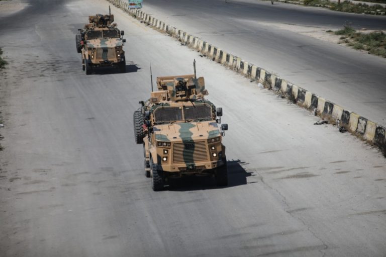 إصابة جندي تركي باستهداف رتل عسكري شمال إدلب