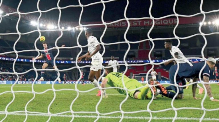 الحكومة الفرنسية تقدم مزيدا من الدعم المالي لأندية كرة القدم