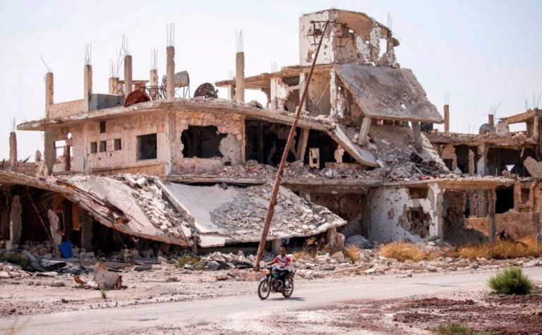 من حاملي بطاقات التسوية.. قوات الأسد تعتقل 7 شبان في درعا