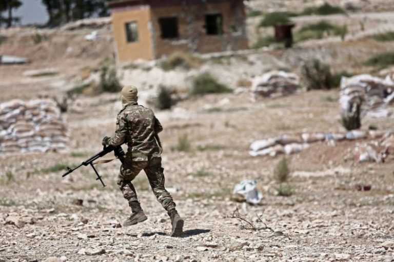 الرقة.. صاروخ الاتحاد الديمقراطي يقتل عنصرين من الوطني