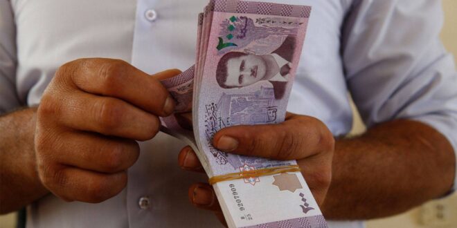 مسؤول في النظام يطالب بزيادة الرواتب 7 أضعاف