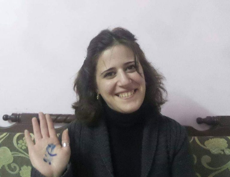 معتقلة سابقة تتعرض لتهديدات بالقتل بسبب فضحها جرائم النظام