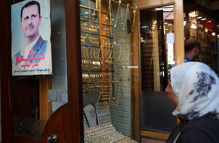 صاغة دمشق تعترف بـ 3500 ليرة للدولار الواحد