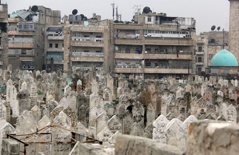 النظام يمهل أهالي حلب حتى 2 من آذار لنقل رفات قتلاهم من حديقة صلاح الدين