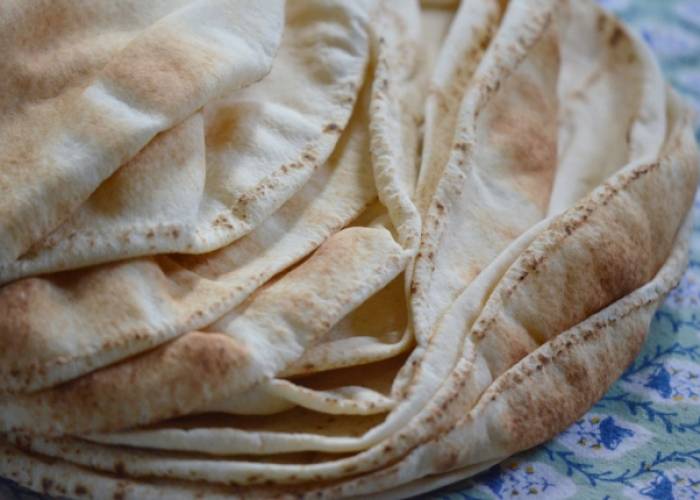 النظام يرفع سعر كيلو الخبز السياحي إلى ألف ليرة في اللاذقية ويثير غضب الحاضنة