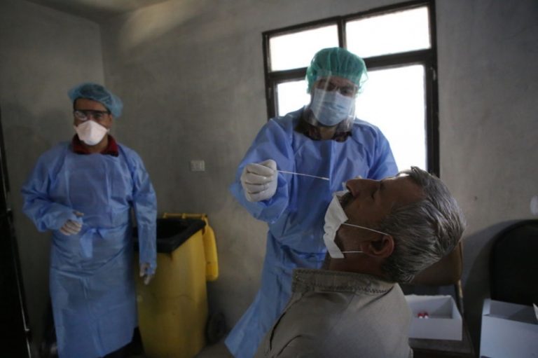 الصحة العالمية.. سوريا مؤهلة لتلقي لقاح كورونا مجانا وسط صعوبات ناتجة عن تقسيم البلاد