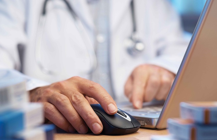 طبيب نسائية مزور يبتز ضحاياه في دمشق