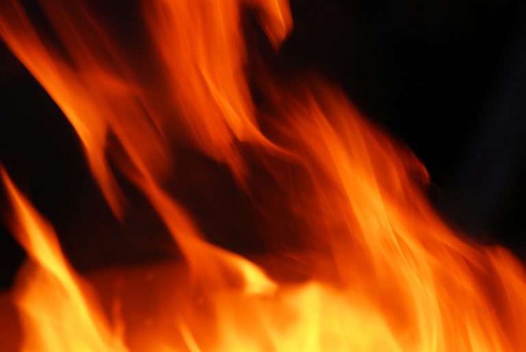 وفاة 3 أطفال جراء اندلاع حريق في اللاذقية