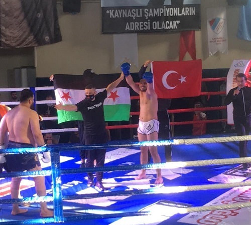 رغم إصابته.. ملاكم سوري يهزم خصمه الإيراني بالضربة القاضية