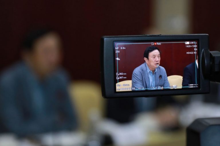 مؤسس هواوي لا يرى نهاية للعقوبات الأمريكية