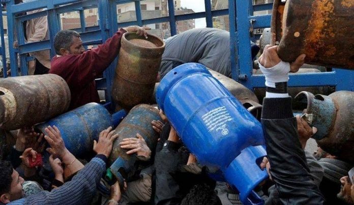 على غرار الخبز.. النظام يخطط لتوزيع الغاز على السوريين بحسب عدد أفراد الأسرة