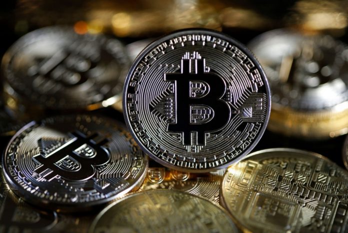 بيتكوين تتخطى حاجز 50 الف دولار