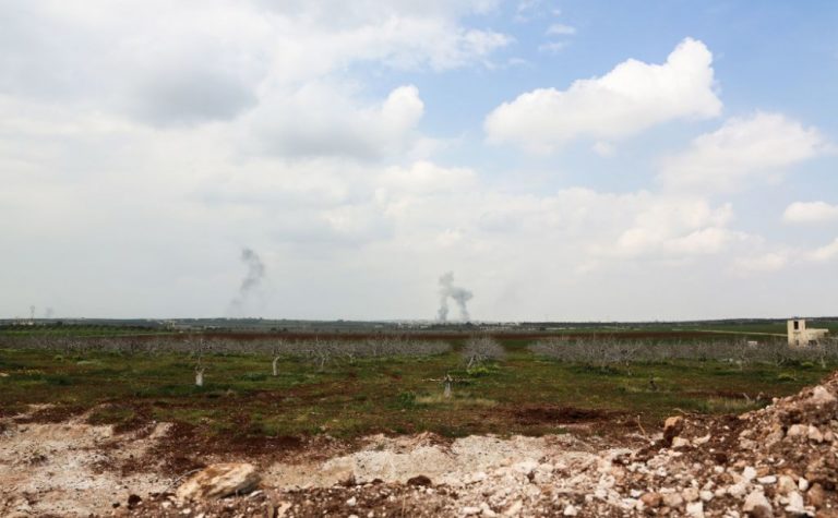 الأسد يواصل استهداف المزارعين.. صاروخ حراري يقتل طفلاً في سهل الغاب