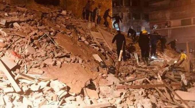 مقتل 3 أشخاص على الأقل جراء انهيار مبنى سكني في القاهرة