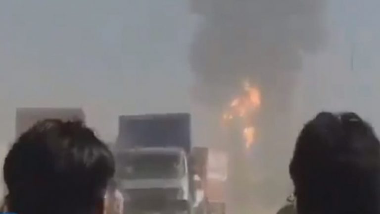 انفجار ناقلة وقود إيرانية عند الحدود مع أفغانستان