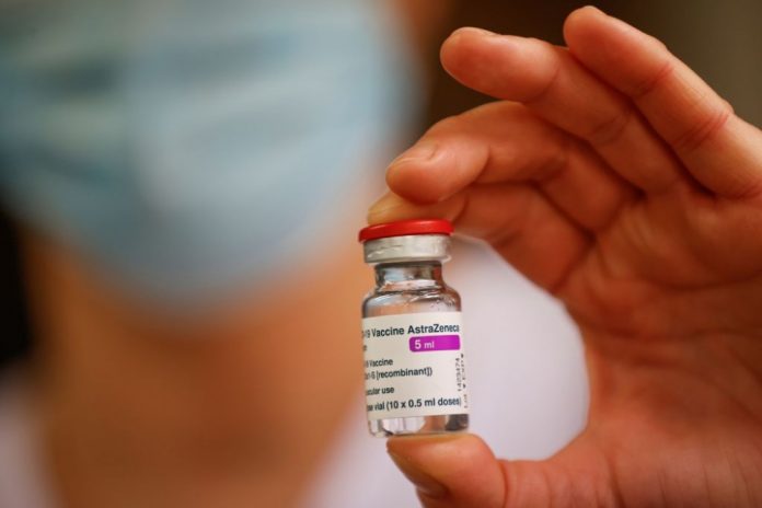 خبراء بمنظمة الصحة العالمية يوصون باستخدام لقاح أسترازينيكا