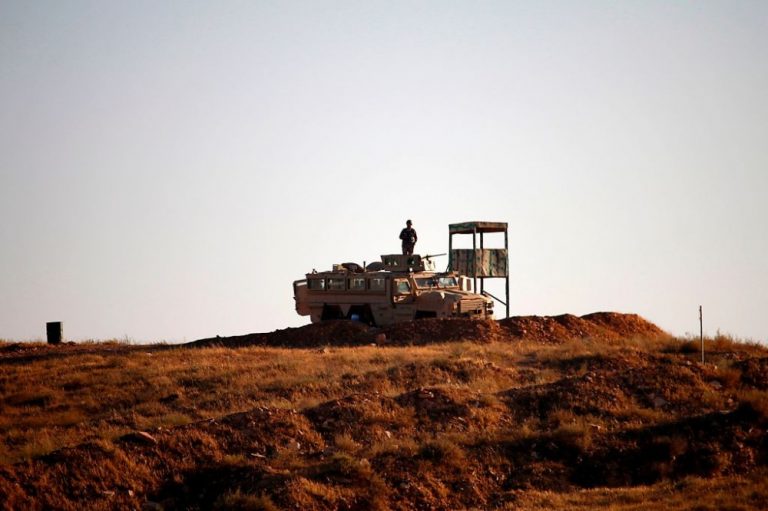 الأردن يحبط محاولة تهريب مخدرات وأسلحة من سوريا