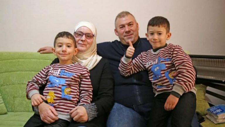 لاجئة سوريةٌ تستعيد بصرها جزئياً في تركيا بعد عامين من العلاج