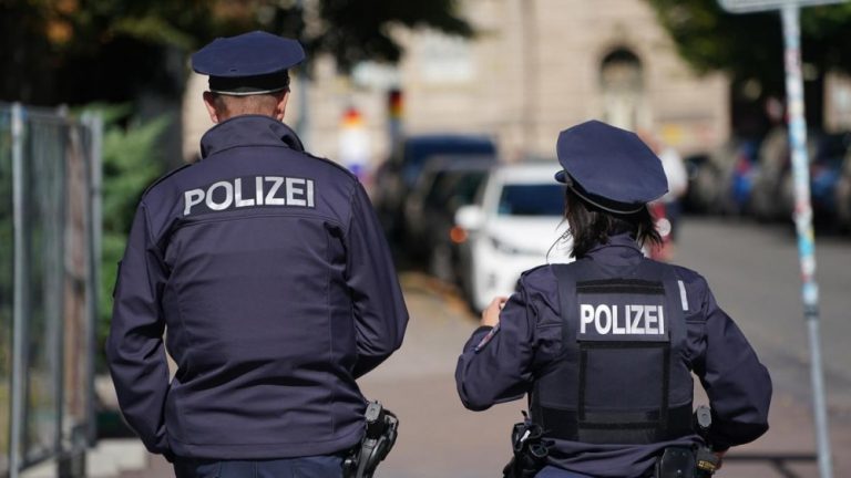 بتهمة التخطيط لهجوم إرهابي.. 3 أشقاء سوريين في قبضة الشرطة الألمانية والدنماركية