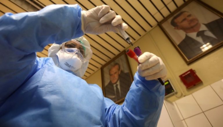 رايتس ووتش تحذر الأسد من استخدام اللقاحات كسلاح حرب وتطالب بتوزيع عادل