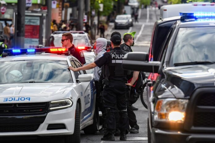 مقتل امرأة وإصابة 6 أشخاص في حادث طعن بكندا