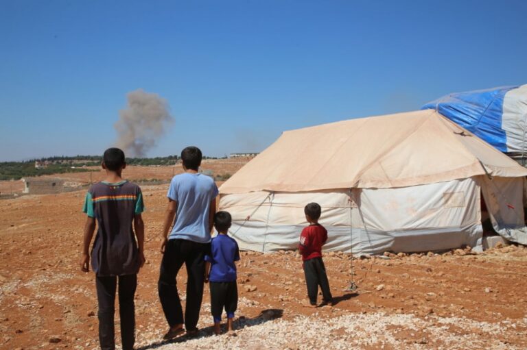 إدلب.. النظام يقصف سرمين وحرس الحدود التركي يقتل طفلاً