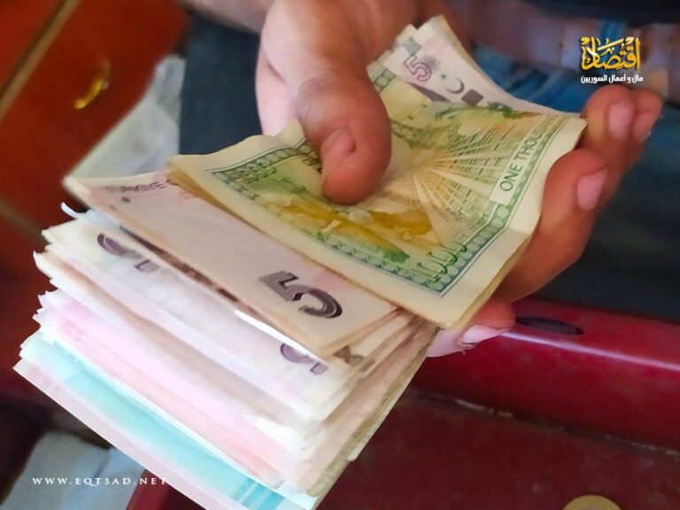 تراجع في سعر صرف الليرتين السورية والتركية بالداخل