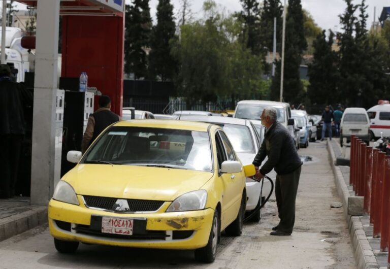 قتل وأزمات قلبية.. 3 ضحايا في دمشق وريفها أثناء الانتظار على محطات الوقود