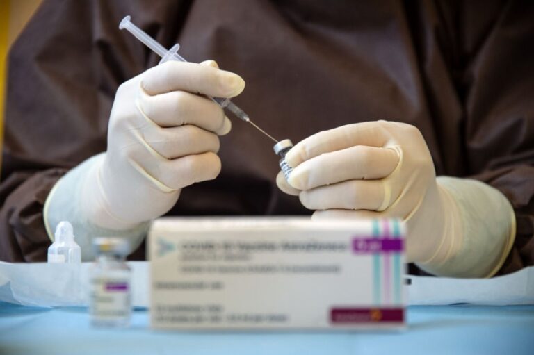 المفوضية الأوروبية تضغط على شركات اللقاحات لتسريع تسليمها