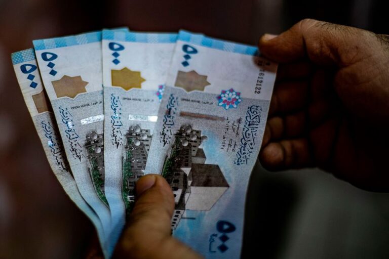 الليرة تتحسن بدفعٍ من حملة أمنية