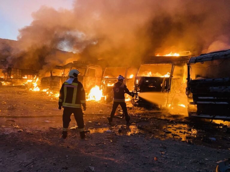 غارات روسية تستهدف محيط مخيمات النازحين والدفاع التركية تطالب بوقف الهجمات