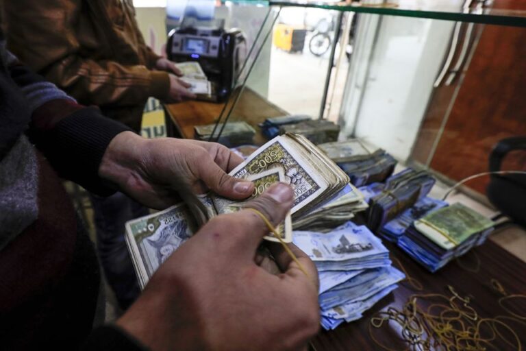 الدولار يحلّق في سوريا