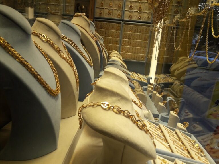 دمشق.. أجرة صياغة الذهب وسيلة لفرض السعر المناسب للبائع